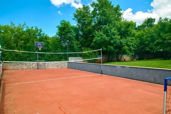Privater Sportplatz der Villa Stokovci